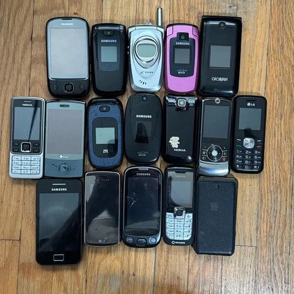 Lot Of 17 Vintage Phones, Untested FOR PARTS. Nokia, Samsung HTC Alcatel. “READ” - Picture 2 of 15